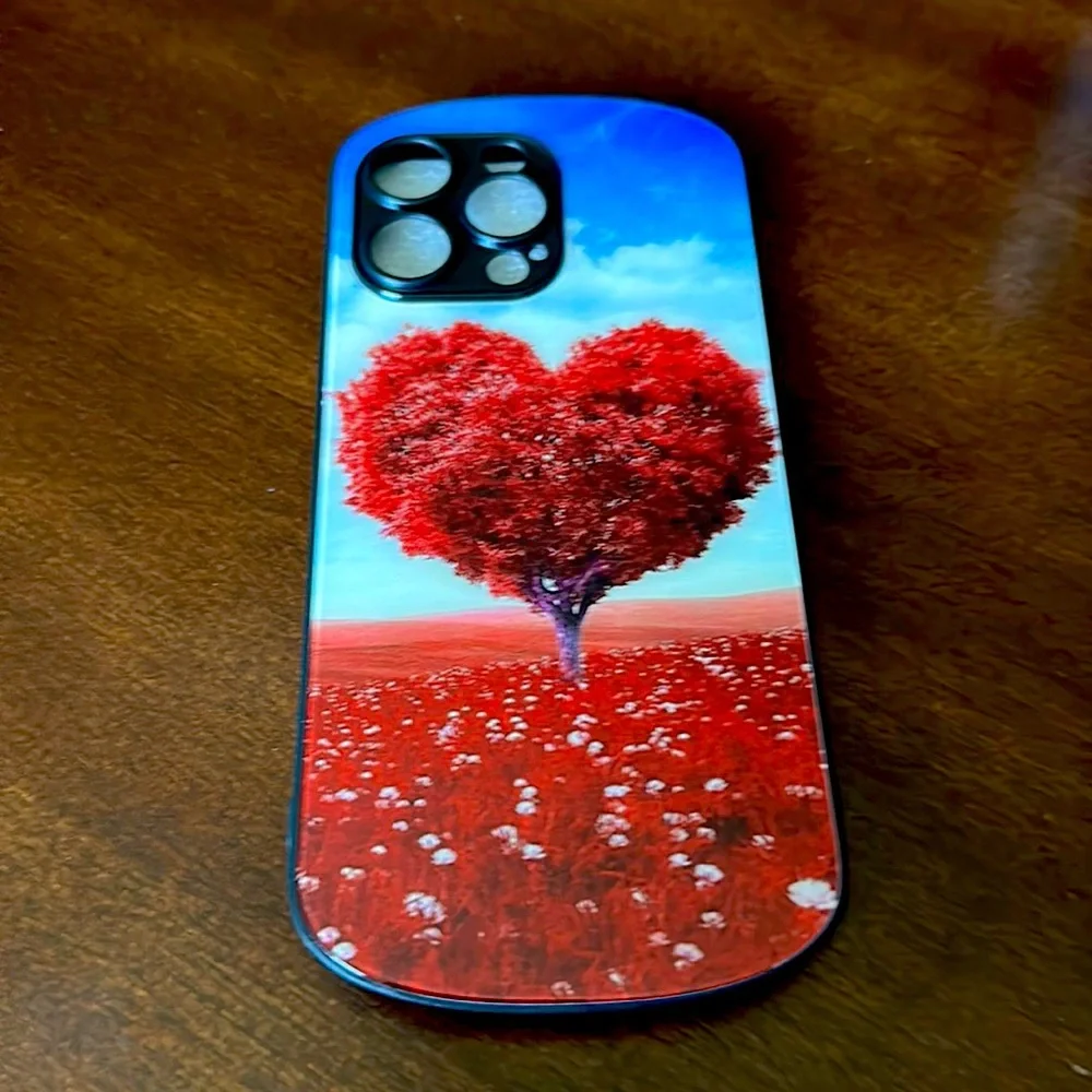 Brand New iPhone 14 Pro Max phone cover. Beautiful Heart-shaped Tree